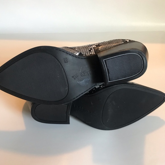 INDIGO SNAKE SKIN BOOTIE SZ 8 WOMEN - Picture 3 of 7